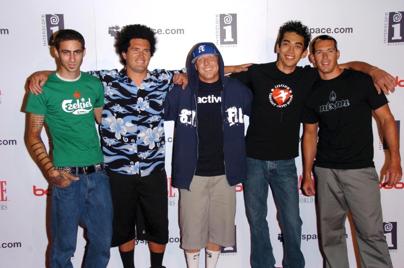 2000s Fashion Men Skater Style No Bare Feet