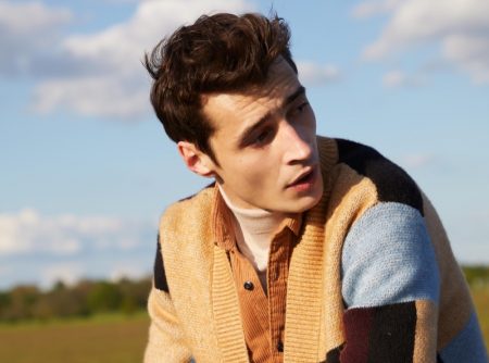 Making a graphic style statement, Adrien Sahores rocks a Scotch & Soda relaxed jacquard cardigan.